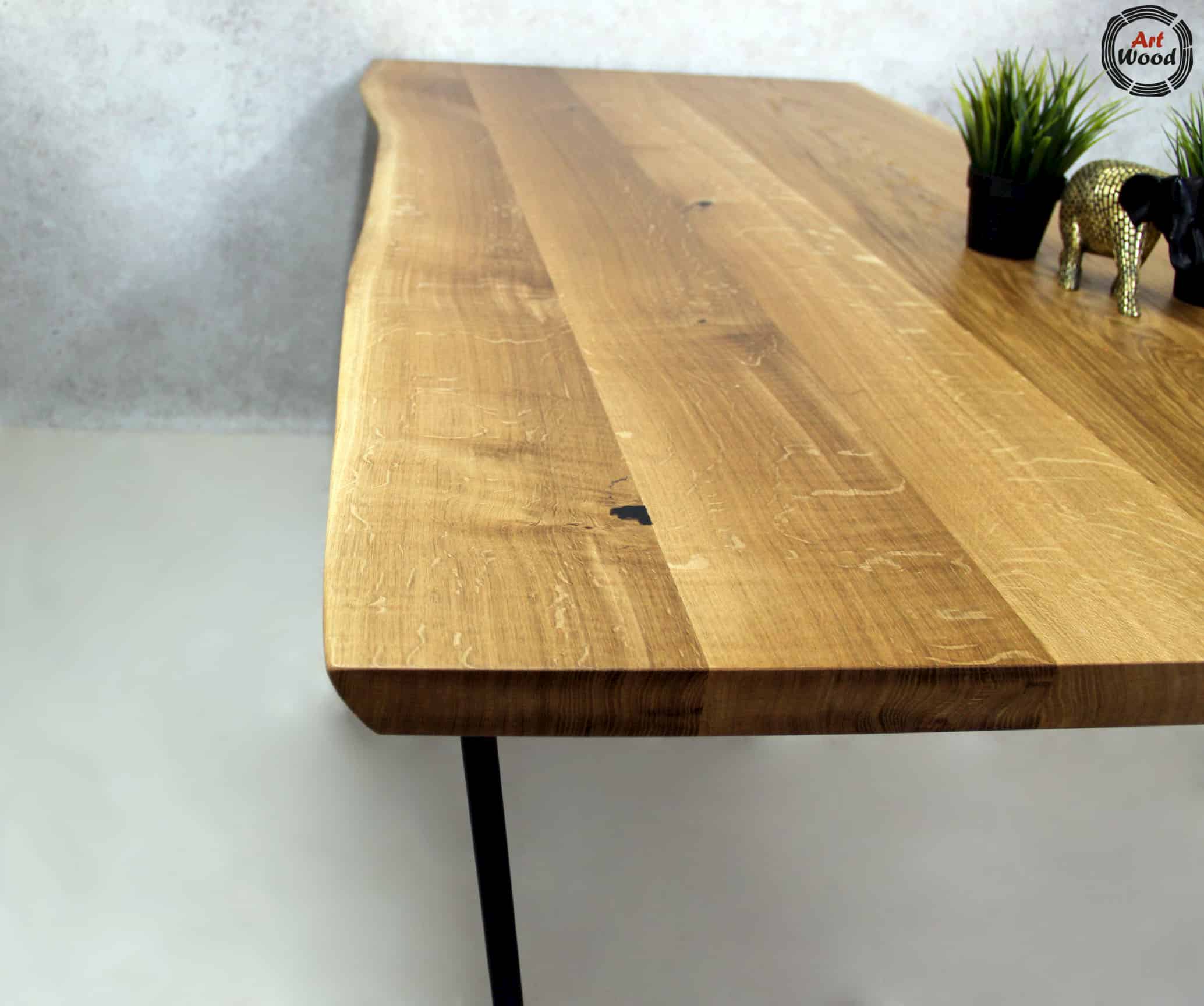 Stół z blatem z drewna