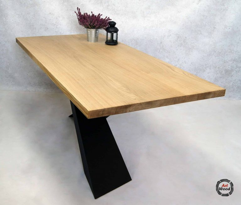 stół loftowy z asymetryczną podstawą stalową